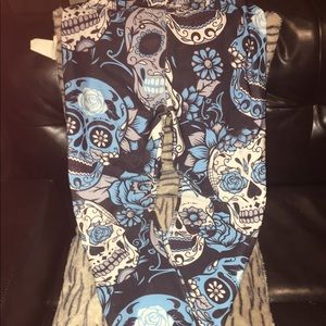 🔥5/$20 💀Size L Skull Leggings NWOT💀🔥
